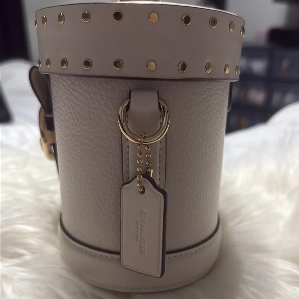 Coach Georgie Cream Leather Handbag - Picture 2 of 8